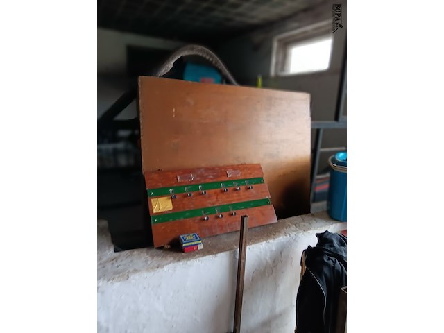 Lot 8 - afschermingsblad en scorebord - afbeelding 1 van  3