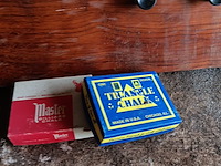 Lot 8 - afschermingsblad en scorebord - afbeelding 2 van  3