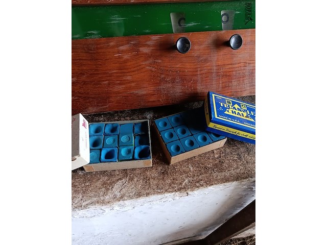 Lot 8 - afschermingsblad en scorebord - afbeelding 3 van  3