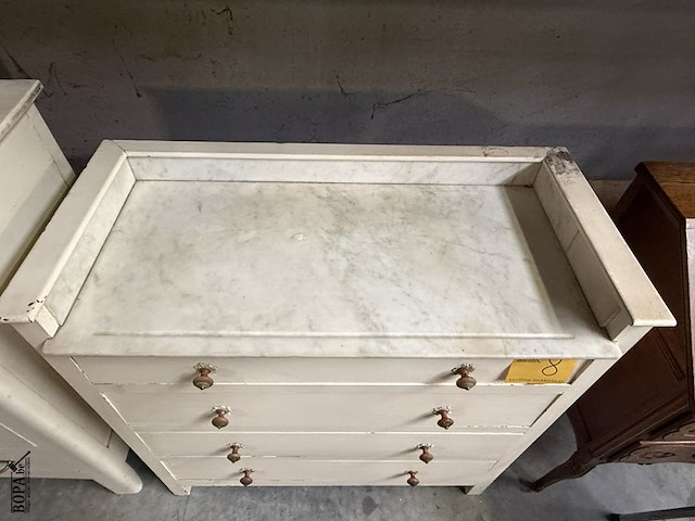 Lot 8 - antieken kast met marmeren blad en 4 lades - afbeelding 2 van  3
