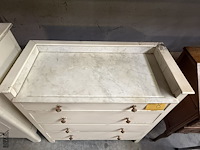 Lot 8 - antieken kast met marmeren blad en 4 lades - afbeelding 2 van  3