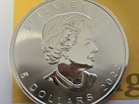 Lot 8 - canada silver maple leaf 2022 – 2 x 5 dollars - afbeelding 2 van  3