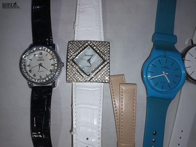 Lot 8 - dames polshorloges. 9 stuks - afbeelding 2 van  6