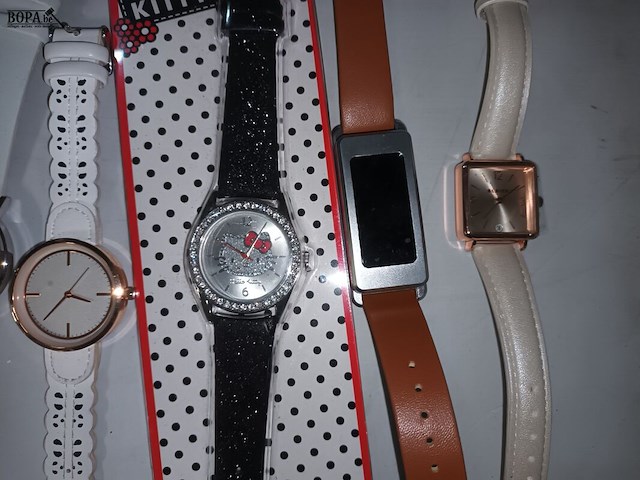 Lot 8 - dames polshorloges. 9 stuks - afbeelding 4 van  6