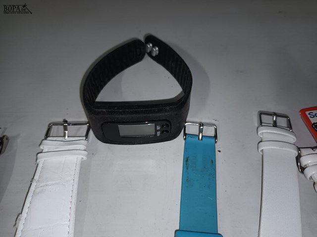 Lot 8 - dames polshorloges. 9 stuks - afbeelding 5 van  6