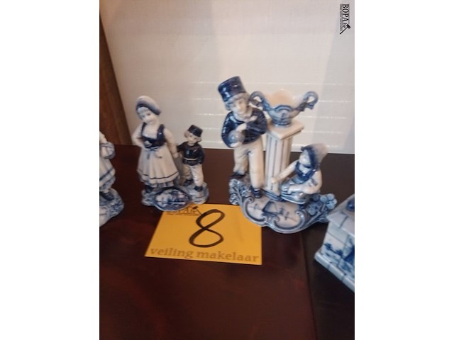 Lot 8 - delft beeldjes. 5 stuks - afbeelding 3 van  5