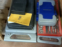 Lot 8 - dopsleutels 2 setten + mini schroevendraaiers nieuw