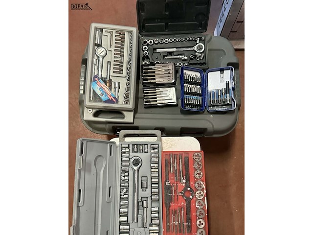 Lot 8 - dopsleutels 2 setten + mini schroevendraaiers nieuw - afbeelding 2 van  2