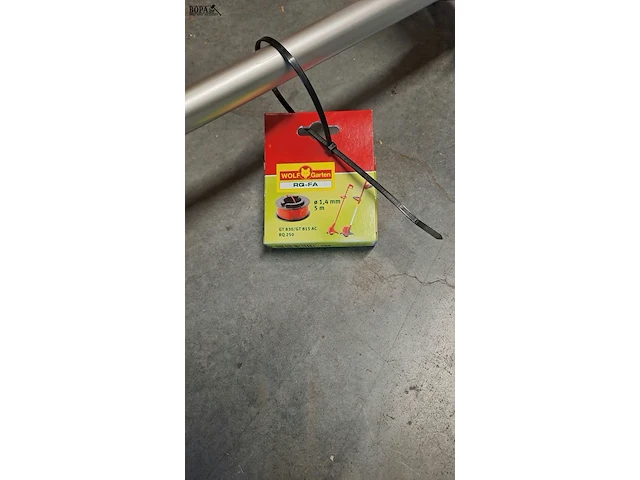 Lot 8 - electrische grastrimmer wolf-garten model gt 630 rood - afbeelding 2 van  5