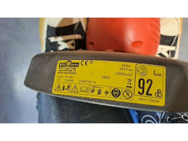 Lot 8 - electrische grastrimmer wolf-garten model gt 630 rood - afbeelding 4 van  5