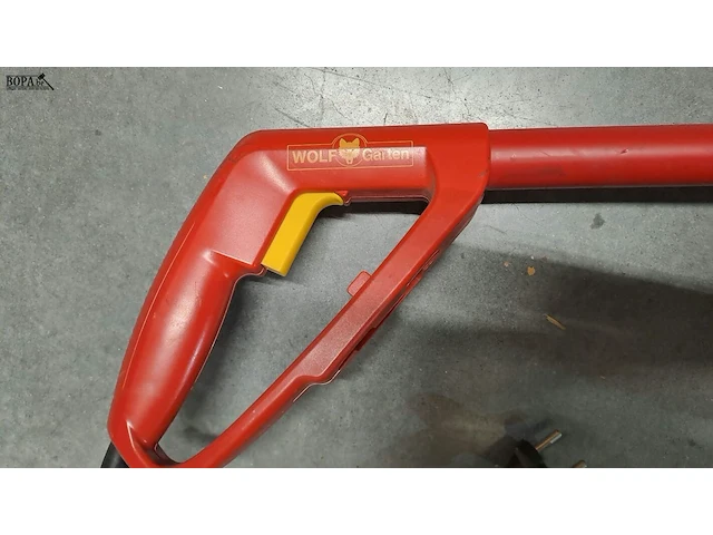 Lot 8 - electrische grastrimmer wolf-garten model gt 630 rood - afbeelding 5 van  5