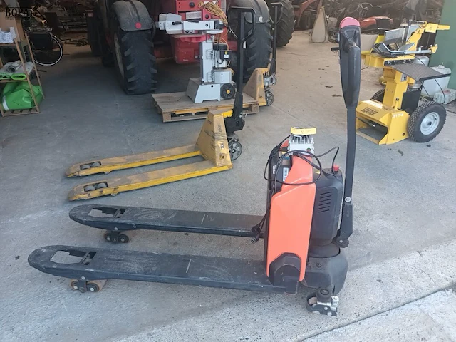 Lot 8 - elektrische bt lifter - afbeelding 1 van  7