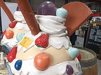 Lot 8 - groot ijsje in polyester - afbeelding 2 van  4