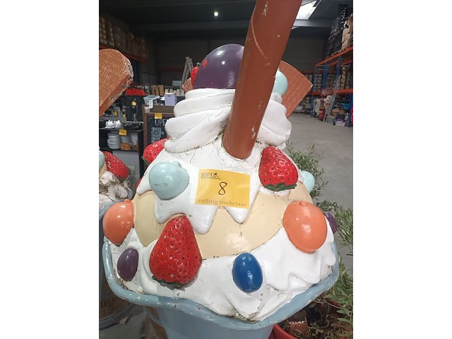 Lot 8 - groot ijsje in polyester - afbeelding 4 van  4