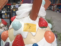 Lot 8 - groot ijsje in polyester - afbeelding 4 van  4