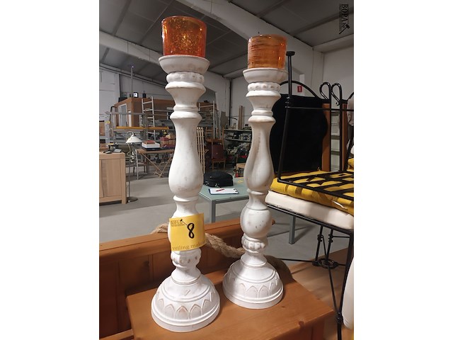 Lot 8 - houten kandelaar. 2 stuks - afbeelding 1 van  3