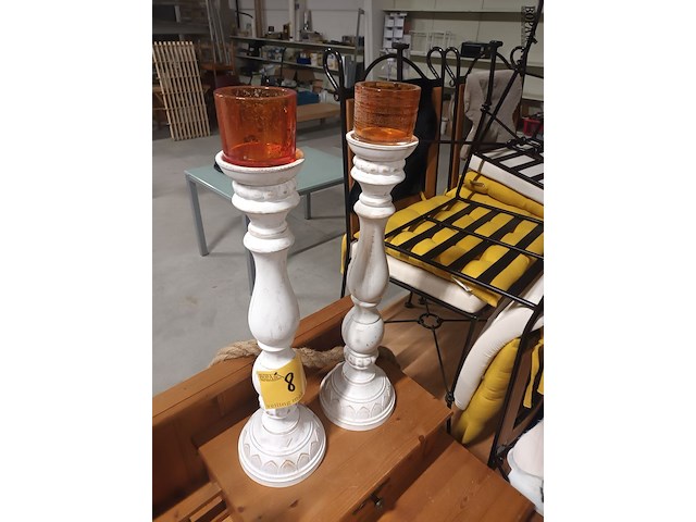 Lot 8 - houten kandelaar. 2 stuks - afbeelding 2 van  3