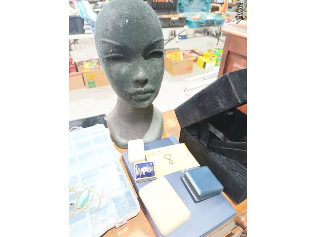 Lot 8 - juwelen, doosjes, pashoofd - afbeelding 4 van  5