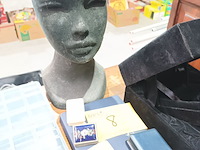 Lot 8 - juwelen, doosjes, pashoofd - afbeelding 4 van  5