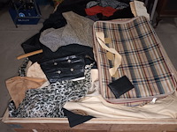 Lot 8 - kledij en accessoires - afbeelding 2 van  3