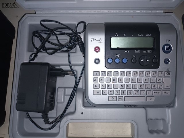 Lot 8 - labelprinter brother - afbeelding 2 van  3
