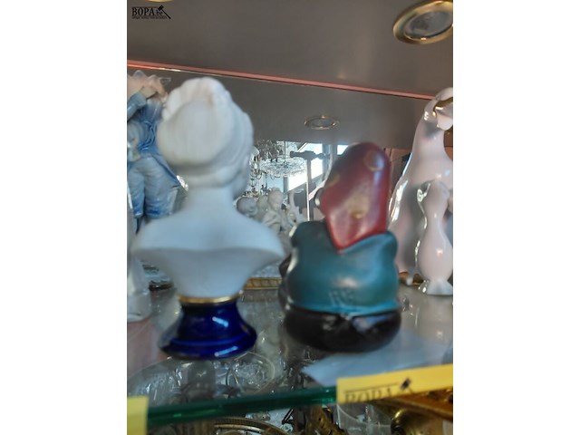 Lot 8 - lot diverse oude beeldjes - afbeelding 4 van  4