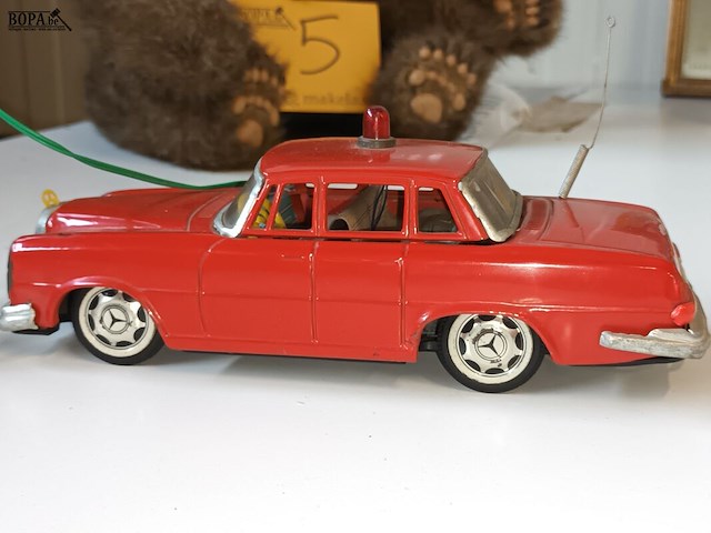 Lot 8 - mercedes met afstandsbediening - afbeelding 5 van  5