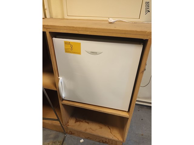 Lot 8 - minibar zanussi - afbeelding 1 van  3
