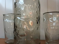 Lot 8 - oude melkfles met 4 glazen - afbeelding 2 van  4