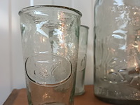 Lot 8 - oude melkfles met 4 glazen - afbeelding 3 van  4