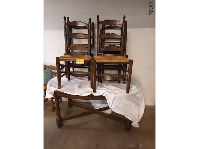 Lot 8 - ovalen eettafel met 6 stoelen - afbeelding 1 van  4
