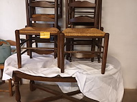 Lot 8 - ovalen eettafel met 6 stoelen