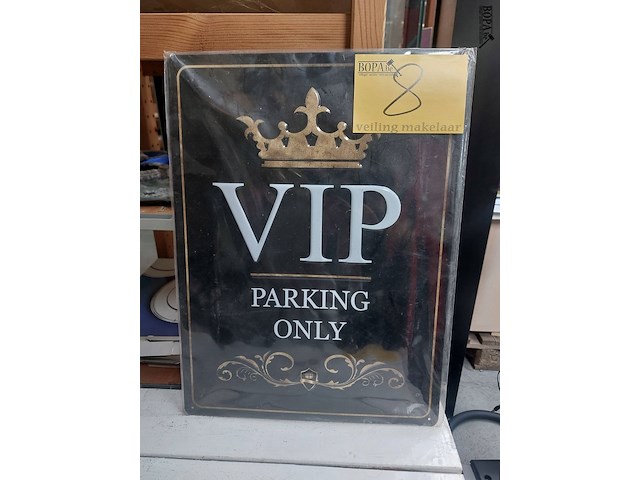 Lot 8 - plakkaat ‘vip parking only’ - afbeelding 1 van  1