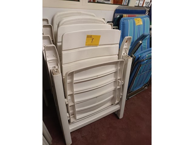Lot 8 - pvc tuinstoel hartman. 4 stuks - afbeelding 1 van  3
