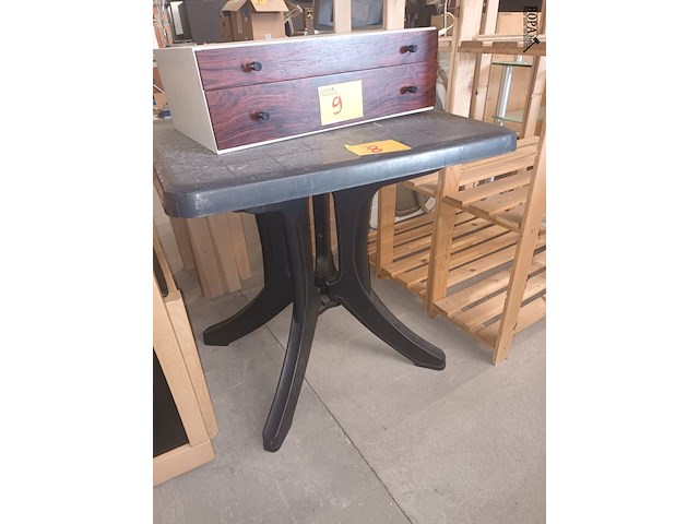 Lot 8 - pvc tuintafel - afbeelding 1 van  2