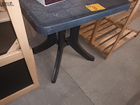 Lot 8 - pvc tuintafel - afbeelding 2 van  2
