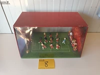 Lot 8 - rode duivels display