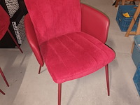 Lot 8 - rode eetkamerstoelen. 4 stuks