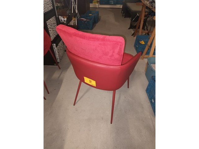 Lot 8 - rode eetkamerstoelen. 4 stuks - afbeelding 2 van  3