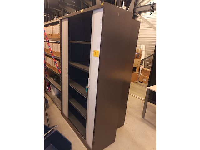 Lot 8 - roldeurkast - afbeelding 1 van  3