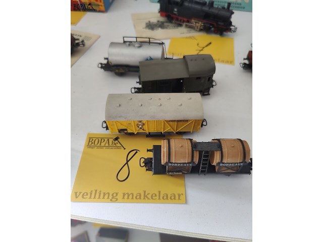 Lot 8 - spoorwagons - 4 stuks - afbeelding 1 van  5