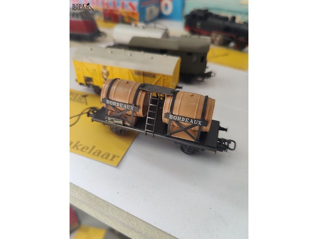 Lot 8 - spoorwagons - 4 stuks - afbeelding 2 van  5