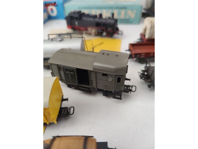 Lot 8 - spoorwagons - 4 stuks - afbeelding 4 van  5