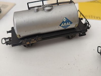 Lot 8 - spoorwagons - 4 stuks - afbeelding 5 van  5