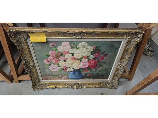 Lot 8 - stilleven op doek in decoratieve kader, getekend - afbeelding 1 van  3