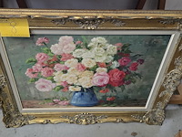 Lot 8 - stilleven op doek in decoratieve kader, getekend - afbeelding 1 van  3