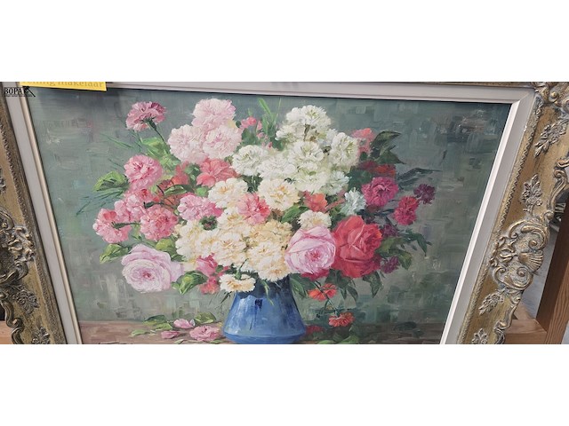 Lot 8 - stilleven op doek in decoratieve kader, getekend - afbeelding 3 van  3