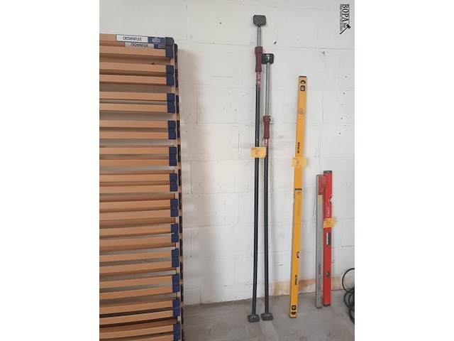 Lot 8 - telescopische steunen. 2 stuks - afbeelding 1 van  3