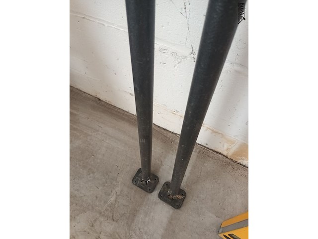 Lot 8 - telescopische steunen. 2 stuks - afbeelding 3 van  3