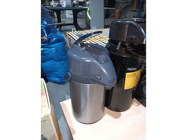 Lot 8 - thermossen en koffiezet - afbeelding 2 van  3